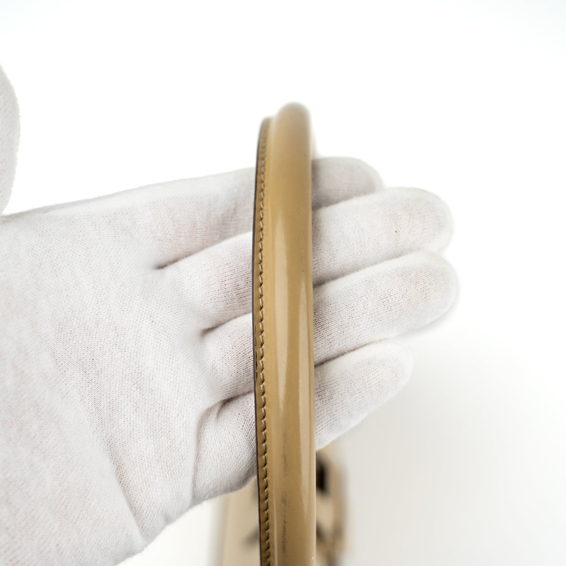 Gucci Jackie Shoulder Bag in Beige Gloss Leather - St. Luxe