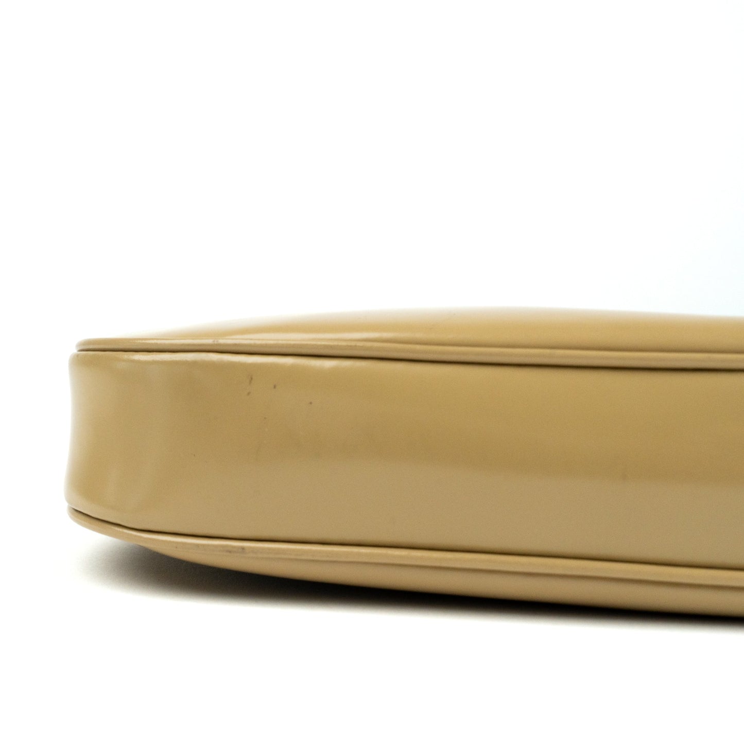 Gucci Jackie Shoulder Bag in Beige Gloss Leather - St. Luxe