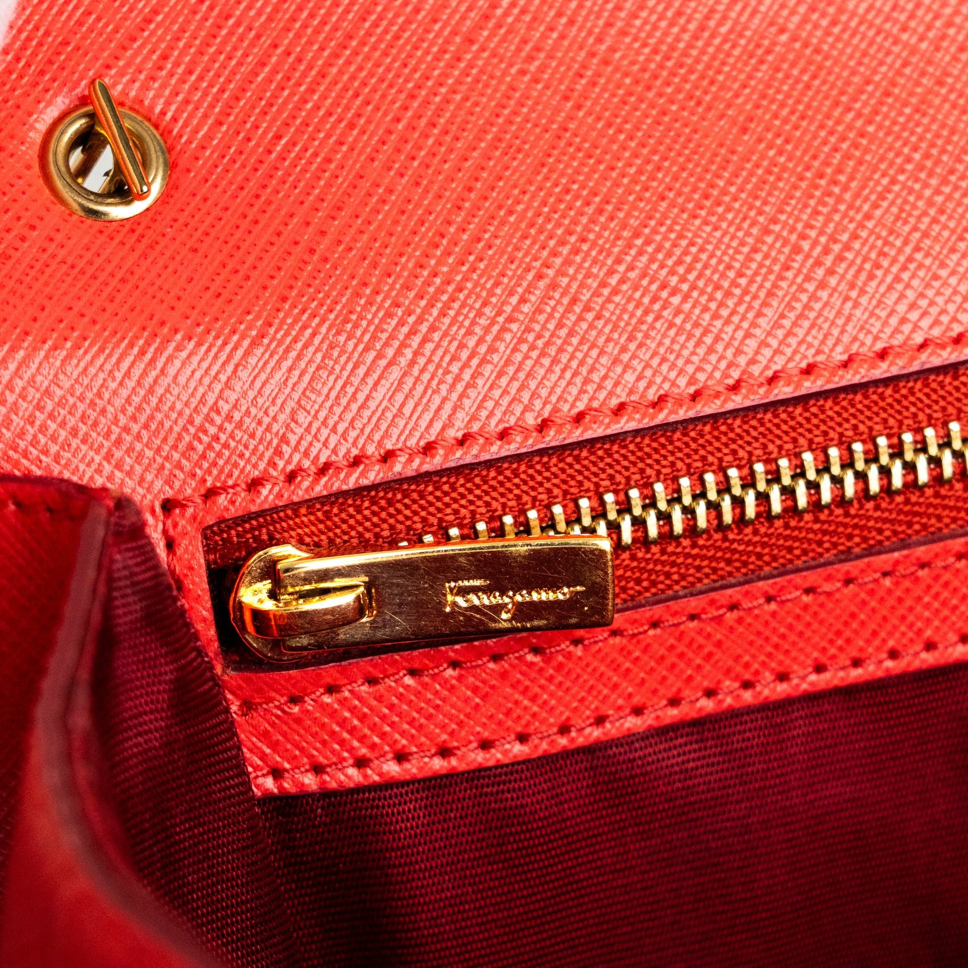 Salvatore Ferragamo Vara Bow Chain Shoulder Bag - St. Luxe