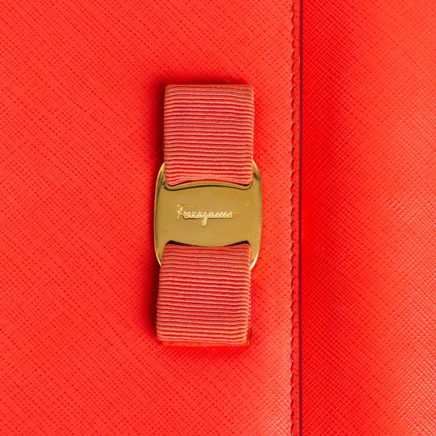 Salvatore Ferragamo Vara Bow Chain Shoulder Bag - St. Luxe