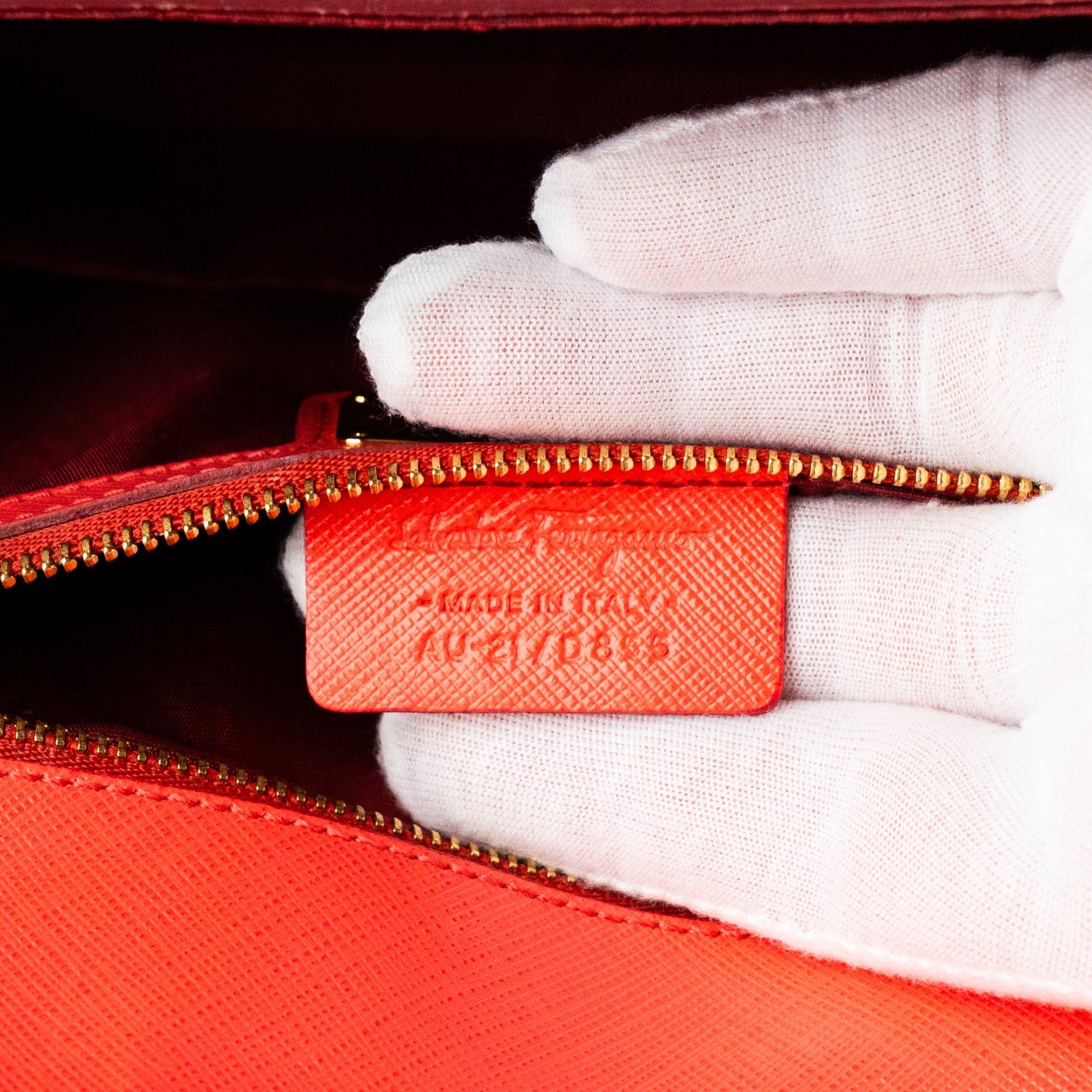 Salvatore Ferragamo Vara Bow Chain Shoulder Bag - St. Luxe